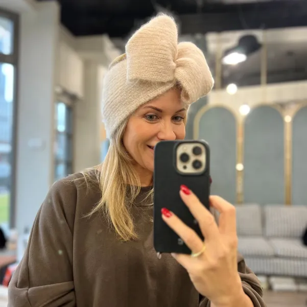 Szeroka zimowa opaska damska z kokardą kremowa