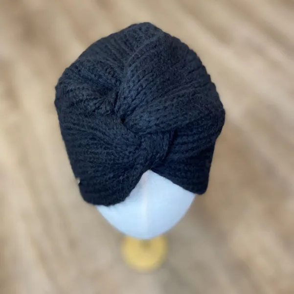 Czapka czarna damska a'la turban moher alpaka. Czapka czarna damska a'la turban moher alpaka.