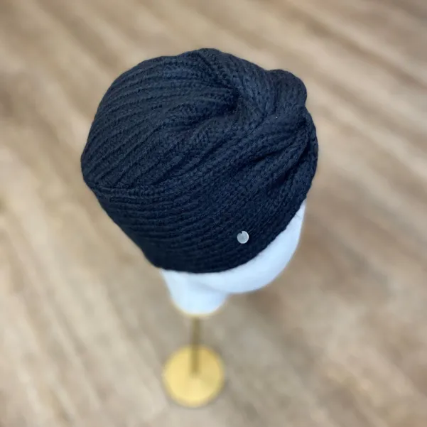 Czapka czarna damska a'la turban moher alpaka. Czapka czarna damska a'la turban moher alpaka.