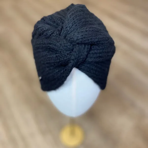 Czapka czarna damska a'la turban moher alpaka. Czapka czarna damska a'la turban moher alpaka.