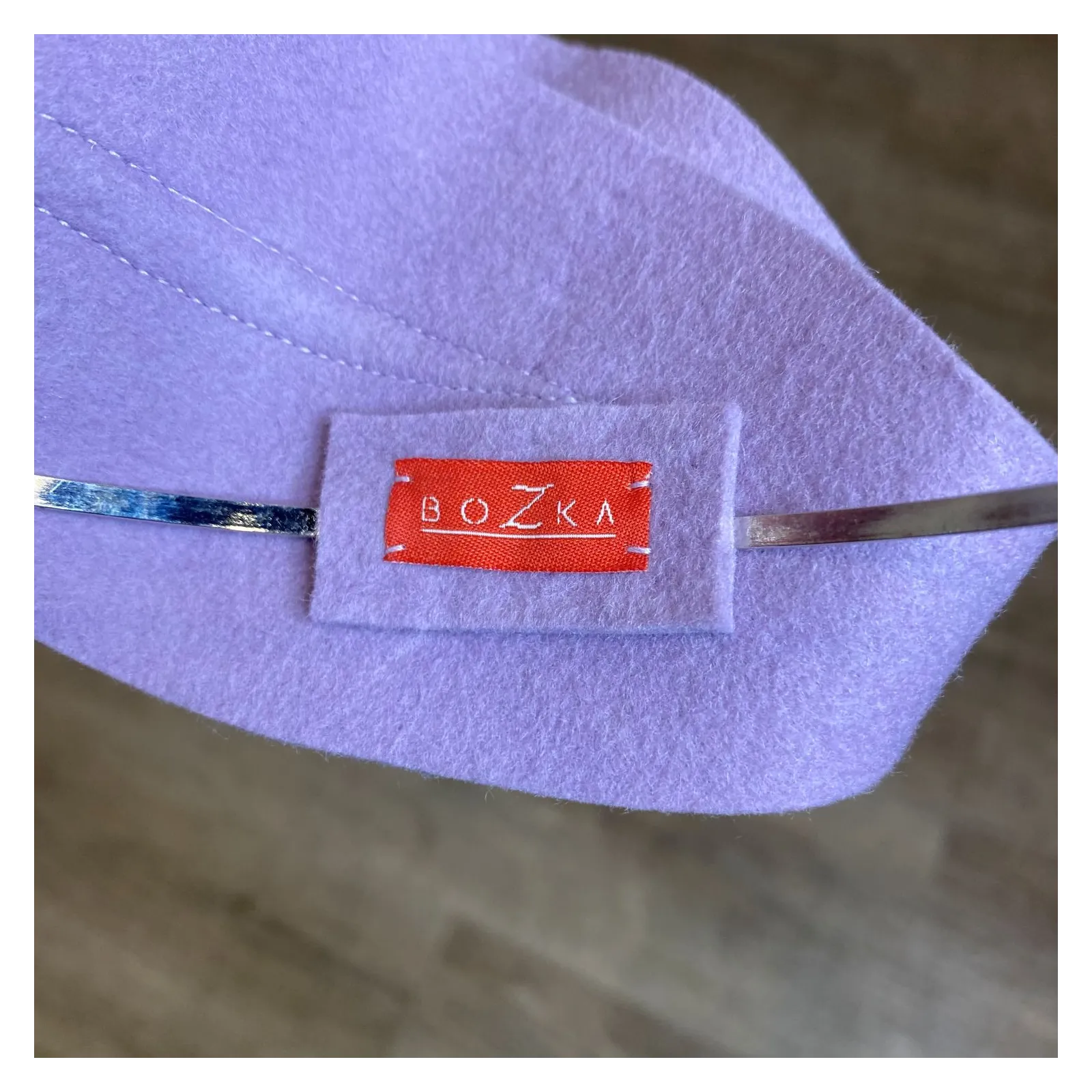 Nowoczesny stroik do włosów na wesele lila róż.