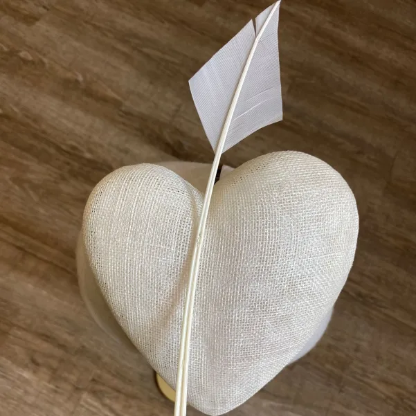 Fascynator ślubny w kształcie serca