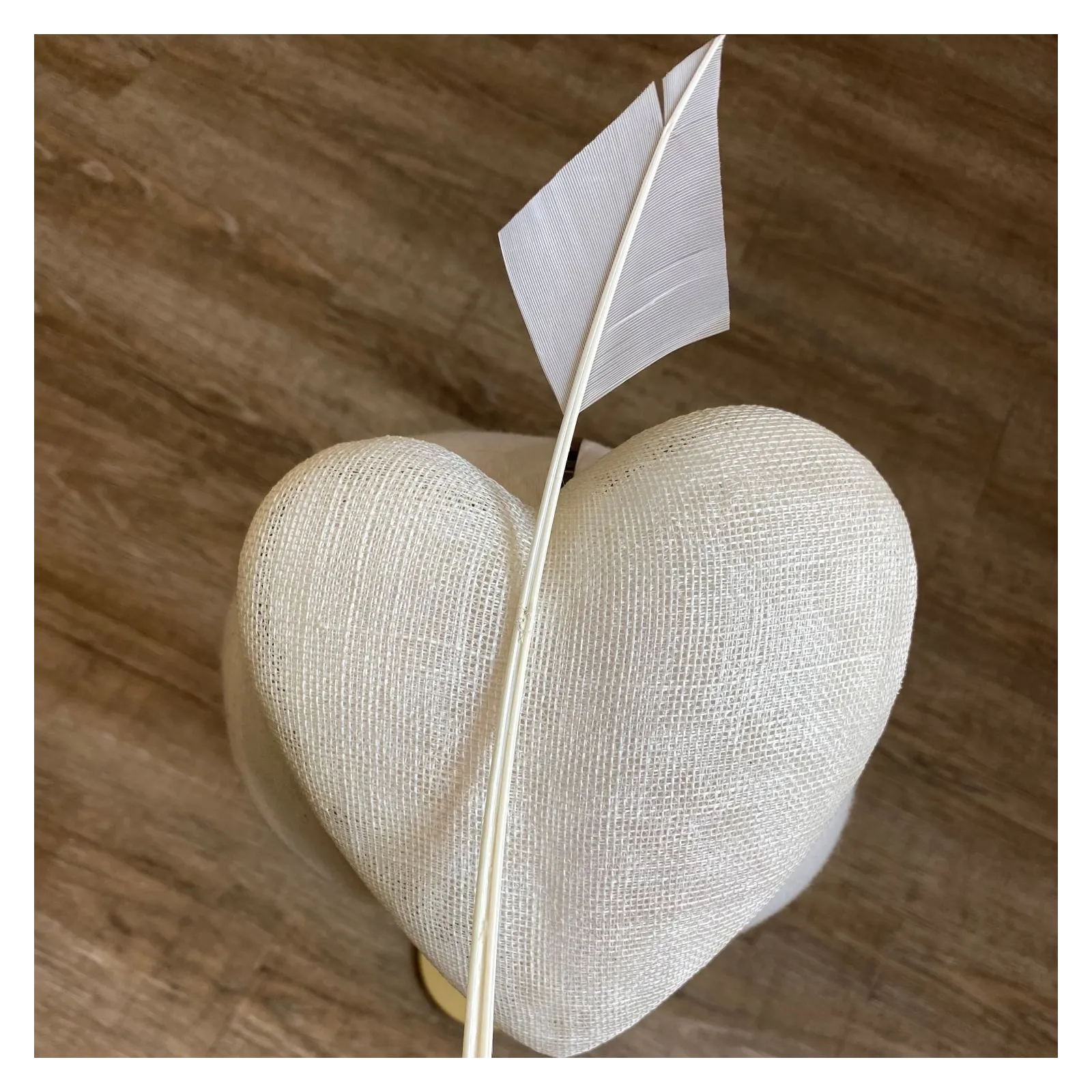 Fascynator ślubny w kształcie serca