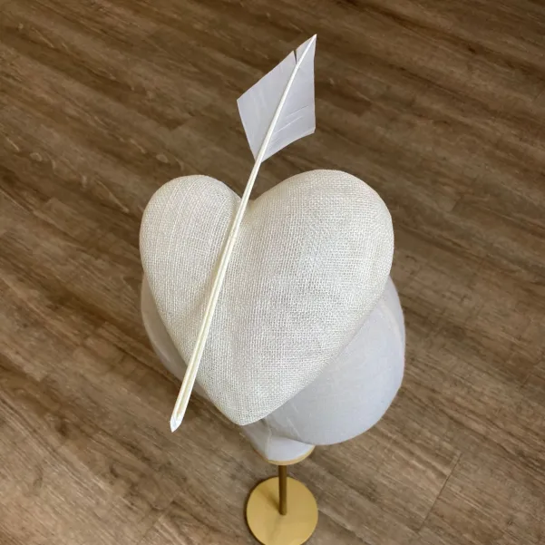 Fascynator ślubny w kształcie serca