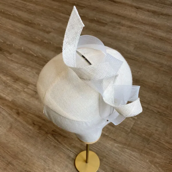 Nowoczesny ślubny dodatek do włosów