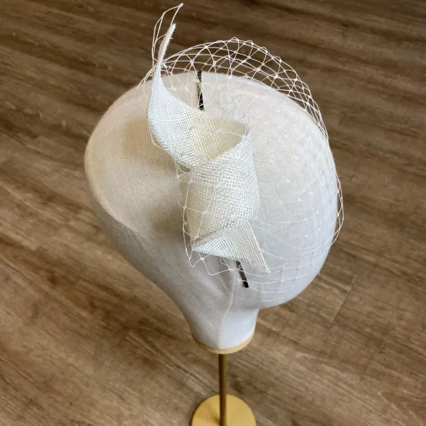 Ślubna opaska na głowę z woalką