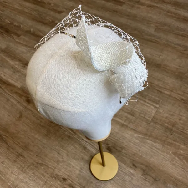 Ślubna opaska na głowę z woalką