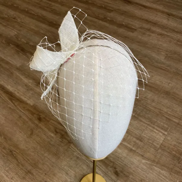 Ślubna opaska na głowę z woalką