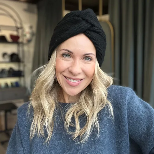 Czapka czarna damska a'la turban moher alpaka. Czapka czarna damska a'la turban moher alpaka.