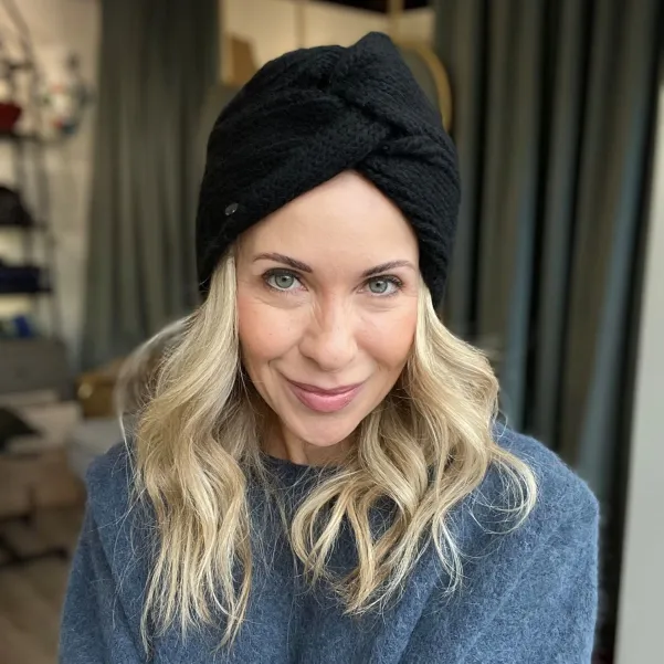 Czapka czarna damska a'la turban moher alpaka. Czapka czarna damska a'la turban moher alpaka.