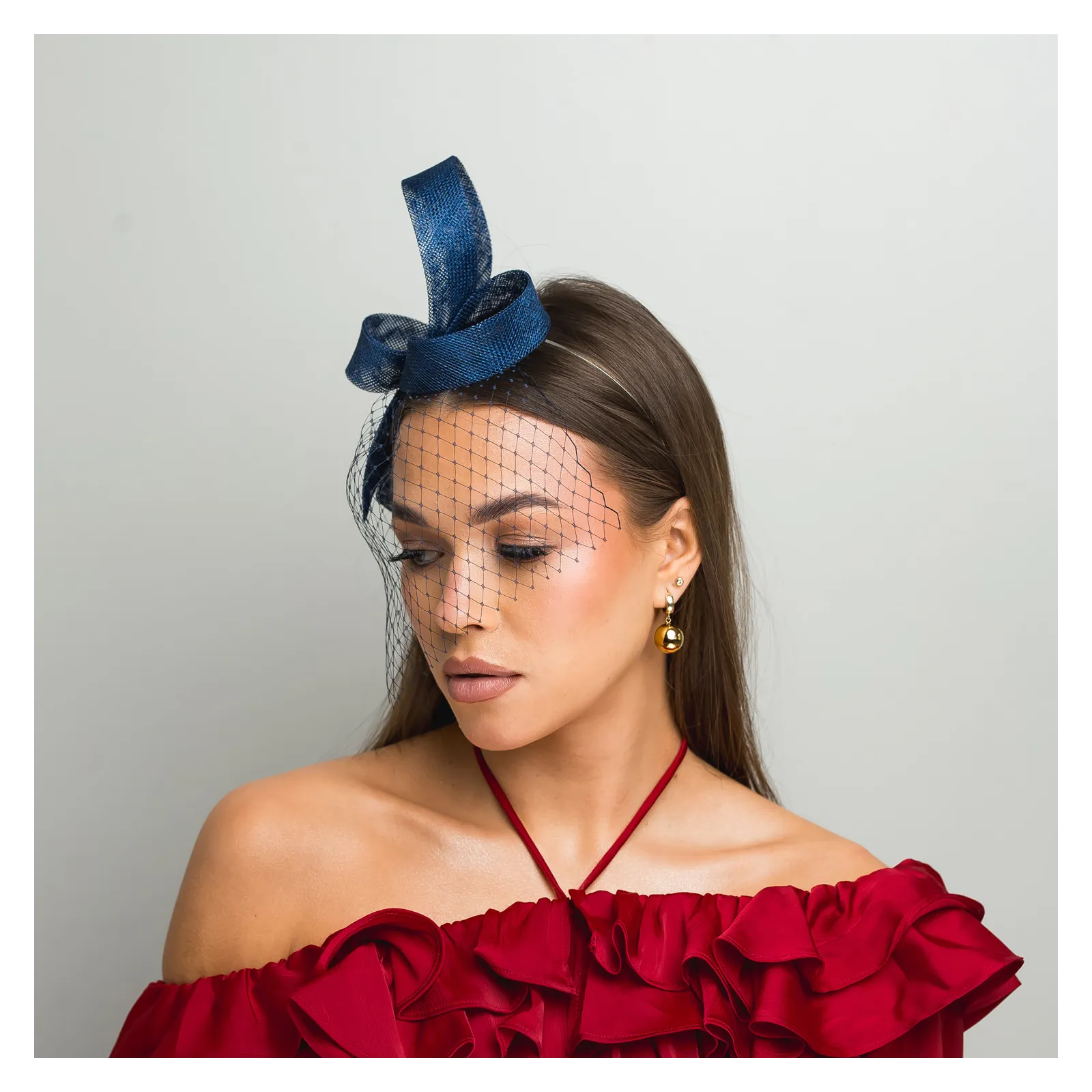 Granatowy przestrzenny fascynator