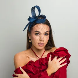 Granatowy przestrzenny fascynator