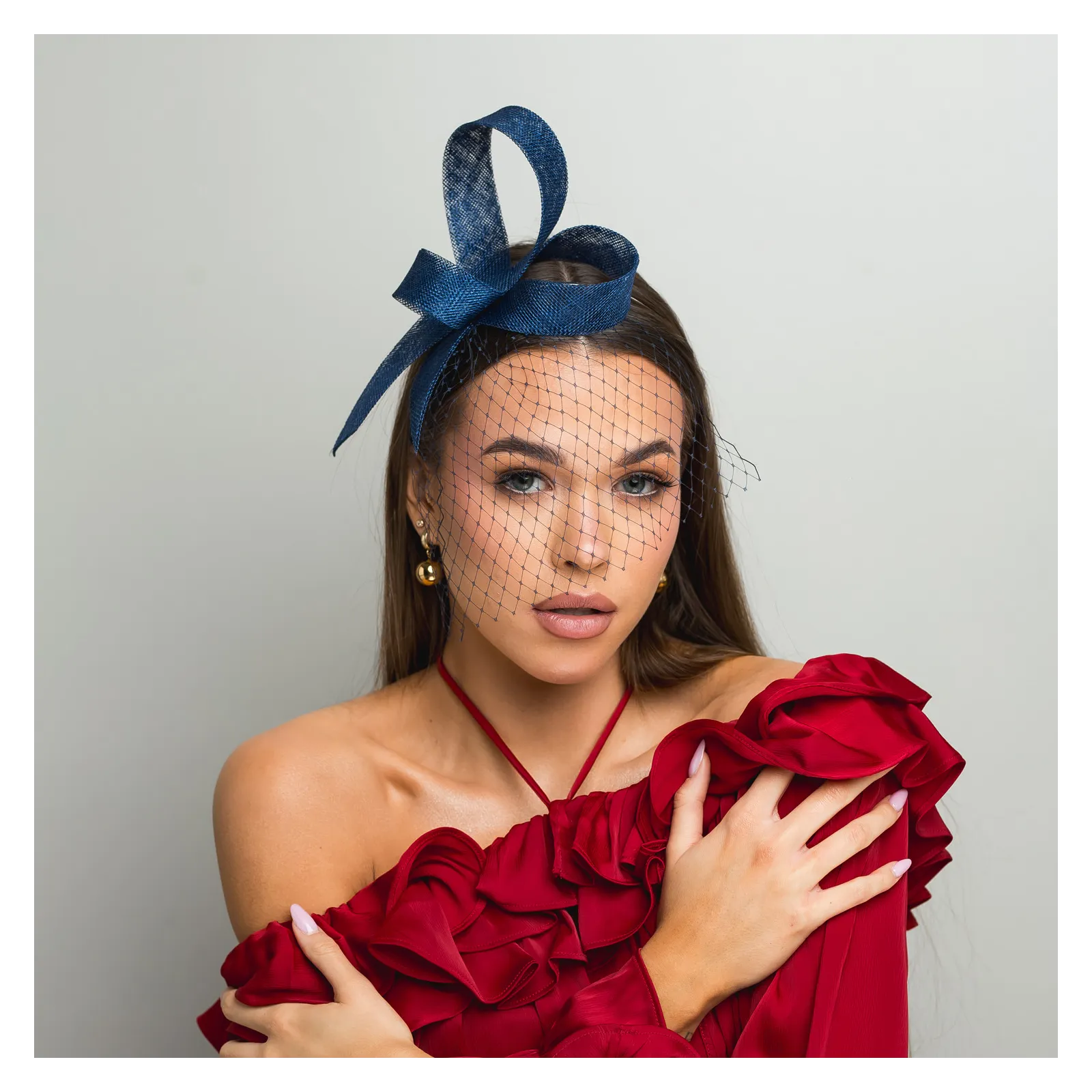 Granatowy przestrzenny fascynator