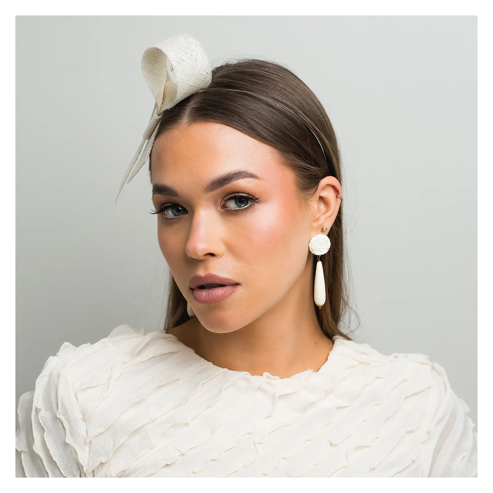 Fascynator kokarda kremowe masełko.