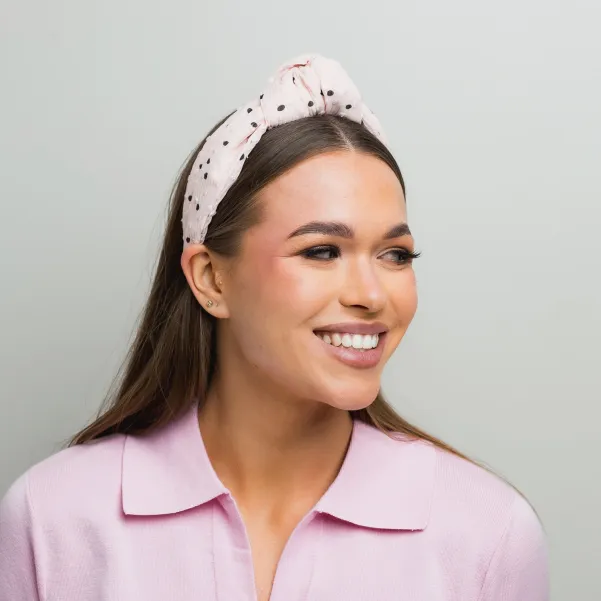 Opaska z wiązaniem baby pink w kropeczki.