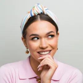 Szeroka opaska wiązana w pastelowe kolorowe paski.