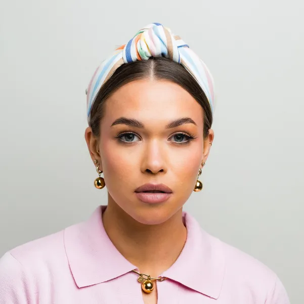 Szeroka opaska wiązana w pastelowe kolorowe paski.