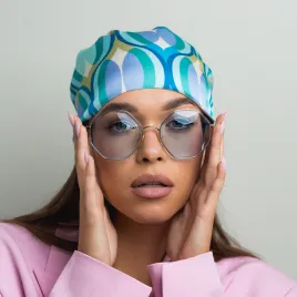 Modowa turkusowa chusta-turban na głowę z wiązaniem.