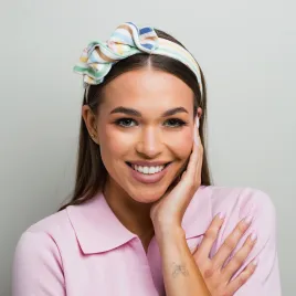 Ozdobna opaska damska kolorowa w paseczki.