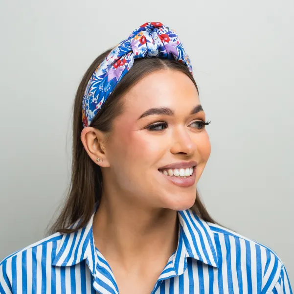 Modna kolorowa opaska w kwiatowy wzór.