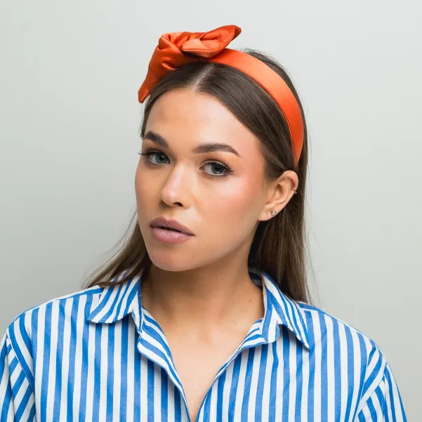 Opaska z kokardką satynowa energetyczna pomarańcza.