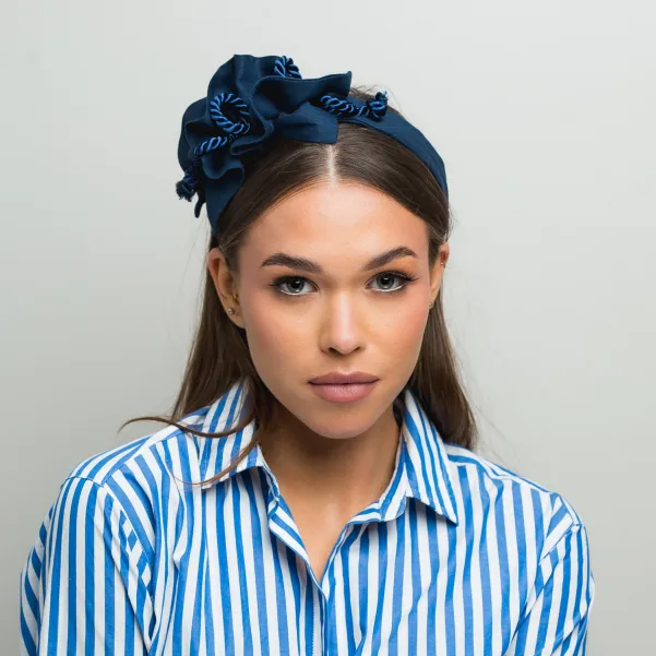 Opaska granatowa, lniana i ręcznie zdobiona.