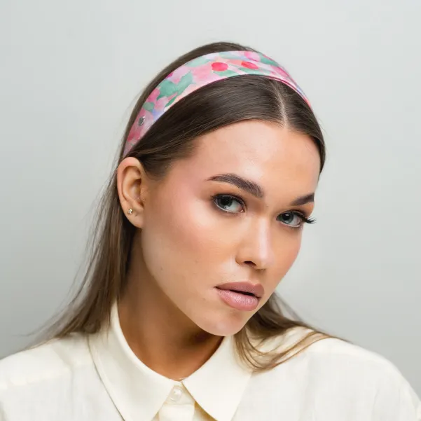 Gładka polska satynowa opaska w kwiaty.