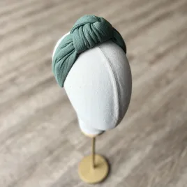 Damska szałwiowa opaska z wiązaniem.