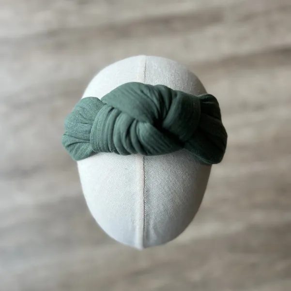 Damska szałwiowa opaska z wiązaniem.