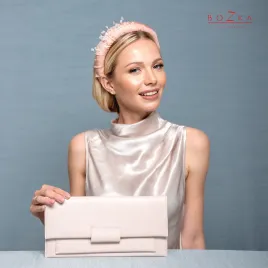 Prosta kopertówka ze skóry pudrowy róż