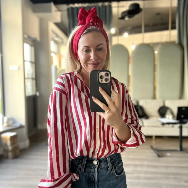 Czerwona opaska do włosów twistband.