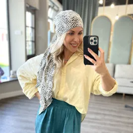 Modowa chusta satynowa dalmatyńczyk z wiązaniem.