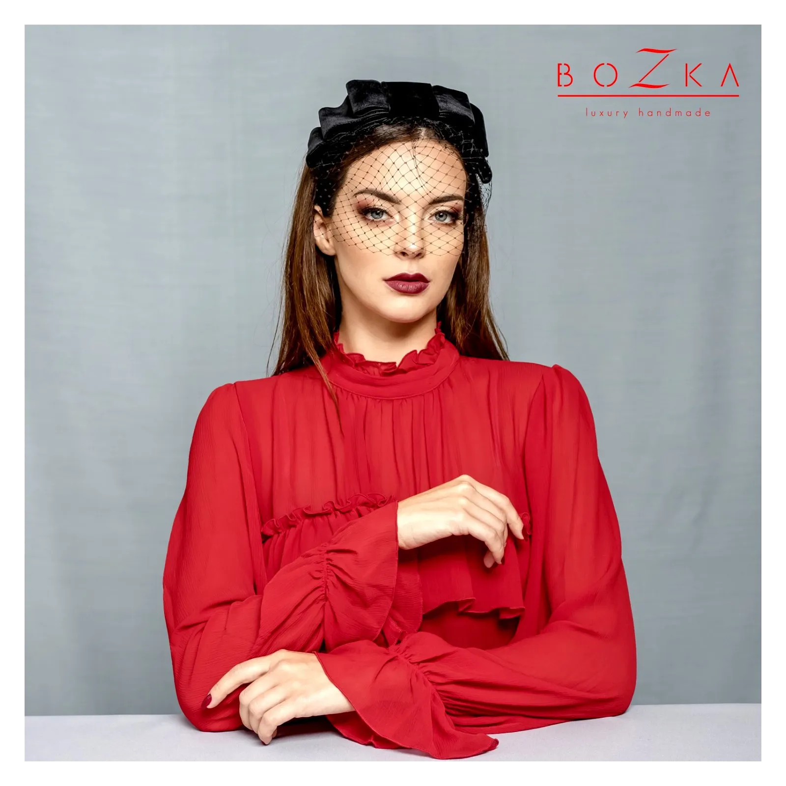 Modna aksamitna opaska do włosow.