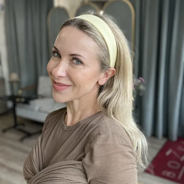 Subtelna masełkowa opaska z lnu.