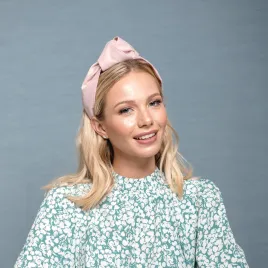 Opaska a la turban różowa polskiej marki.