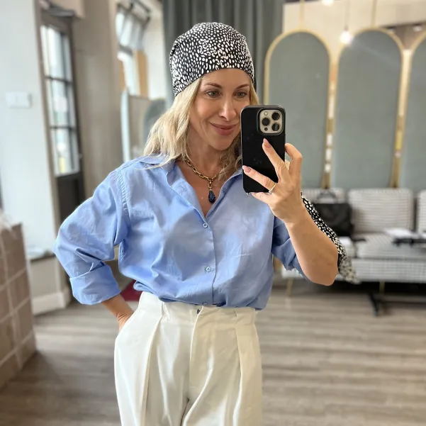 Wiskozowa chusta na głowę czarno biała panterka.