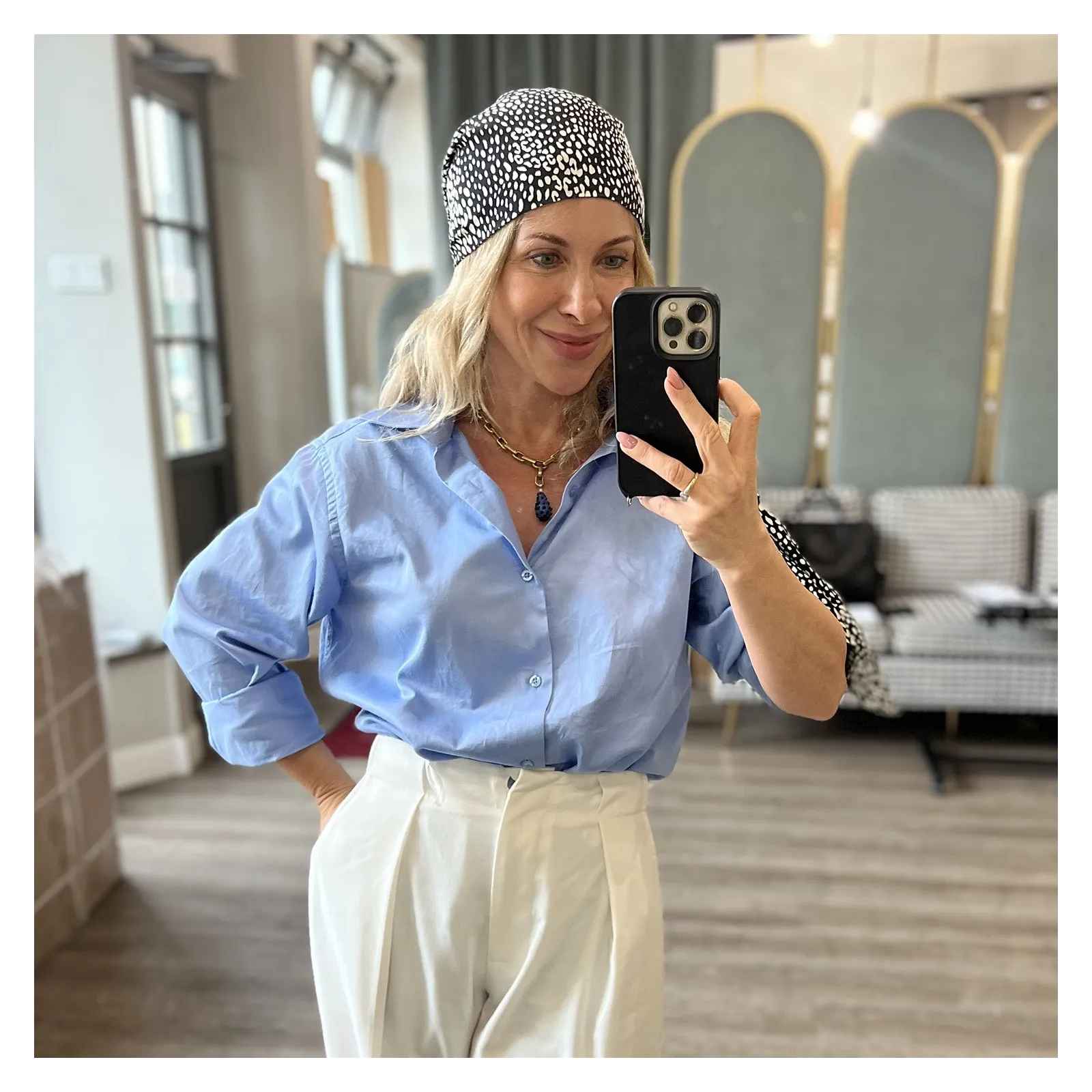 Wiskozowa chusta na głowę czarno biała panterka.