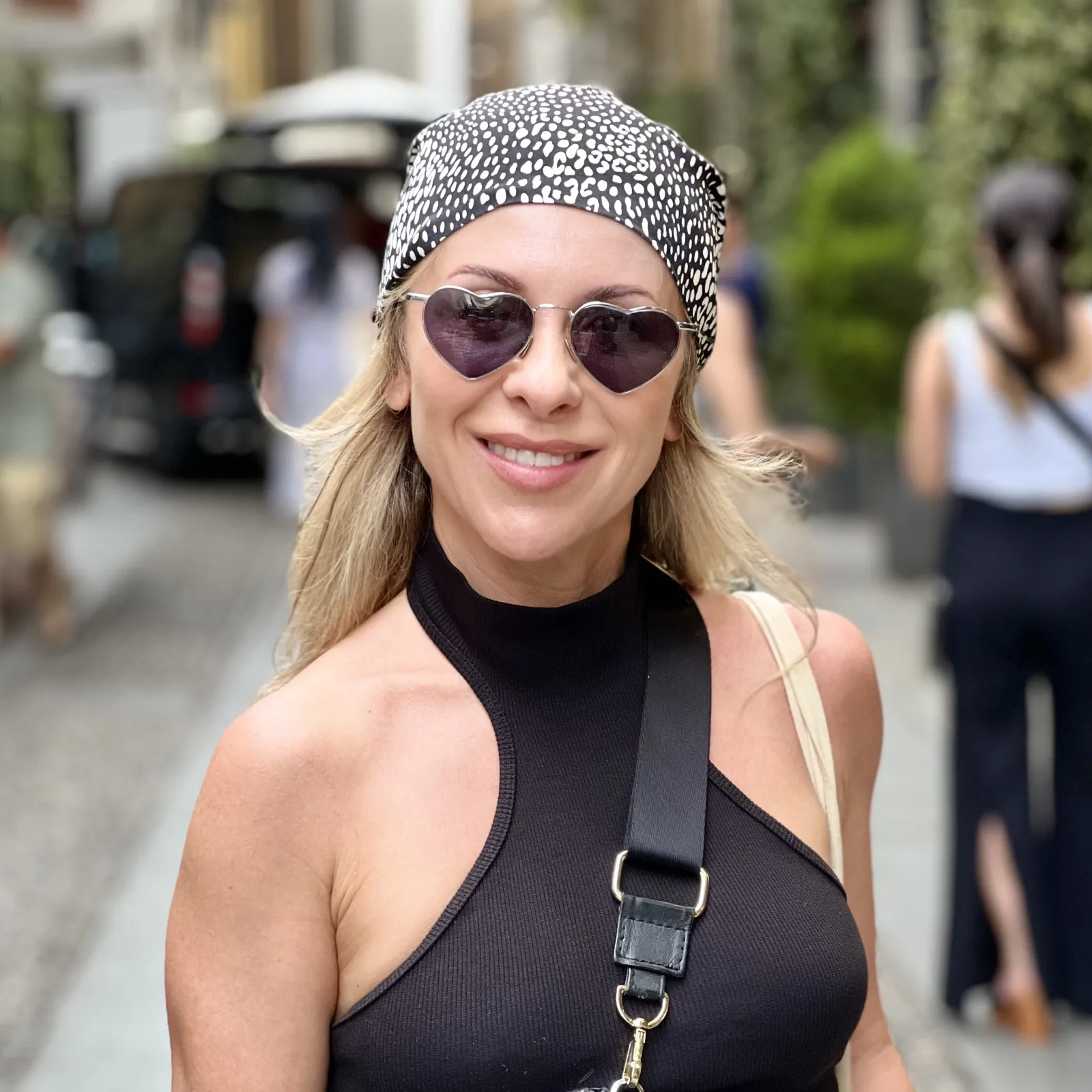 Wiskozowa chusta na głowę czarno biała panterka.