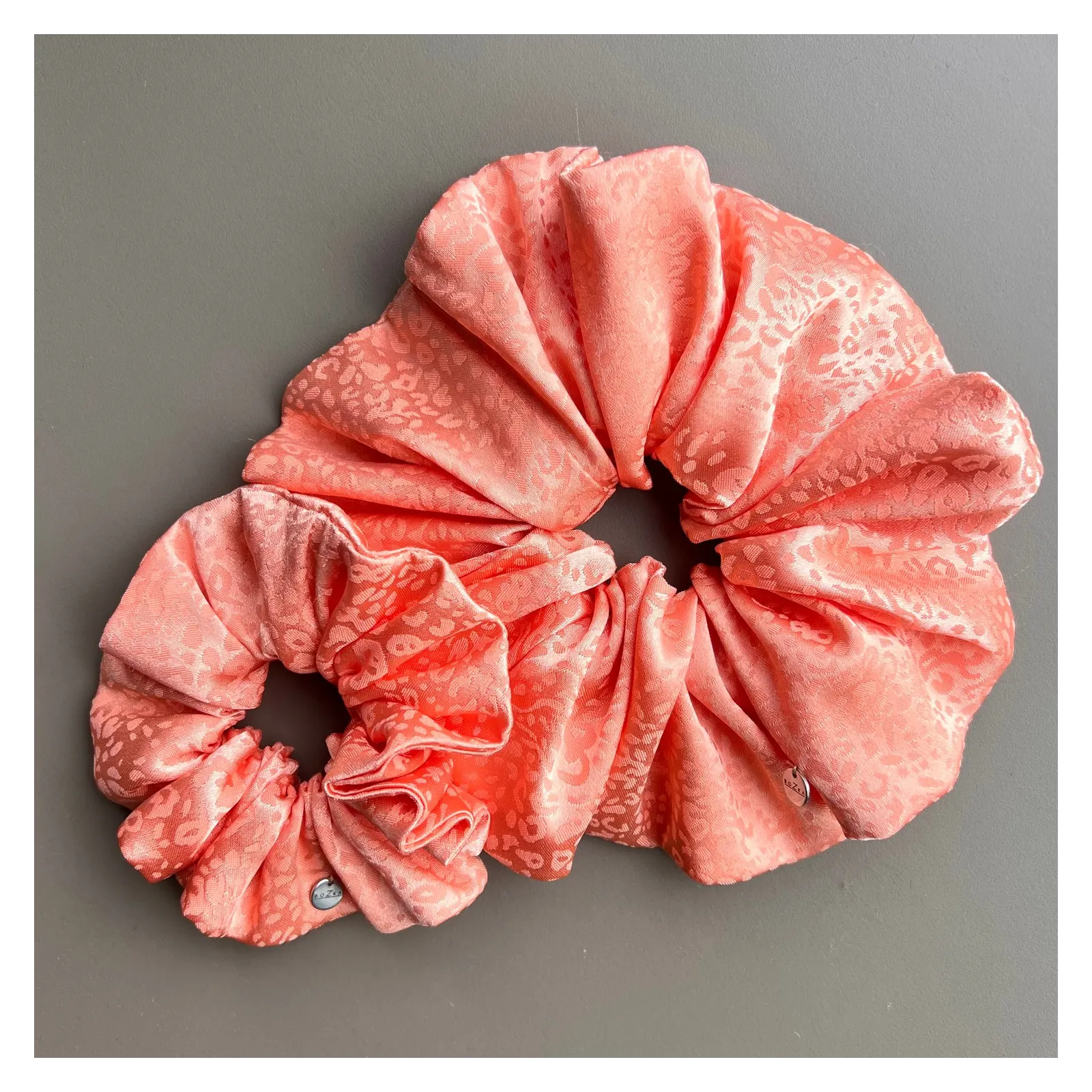 Gumka do włosów satynowa morelowa mała.