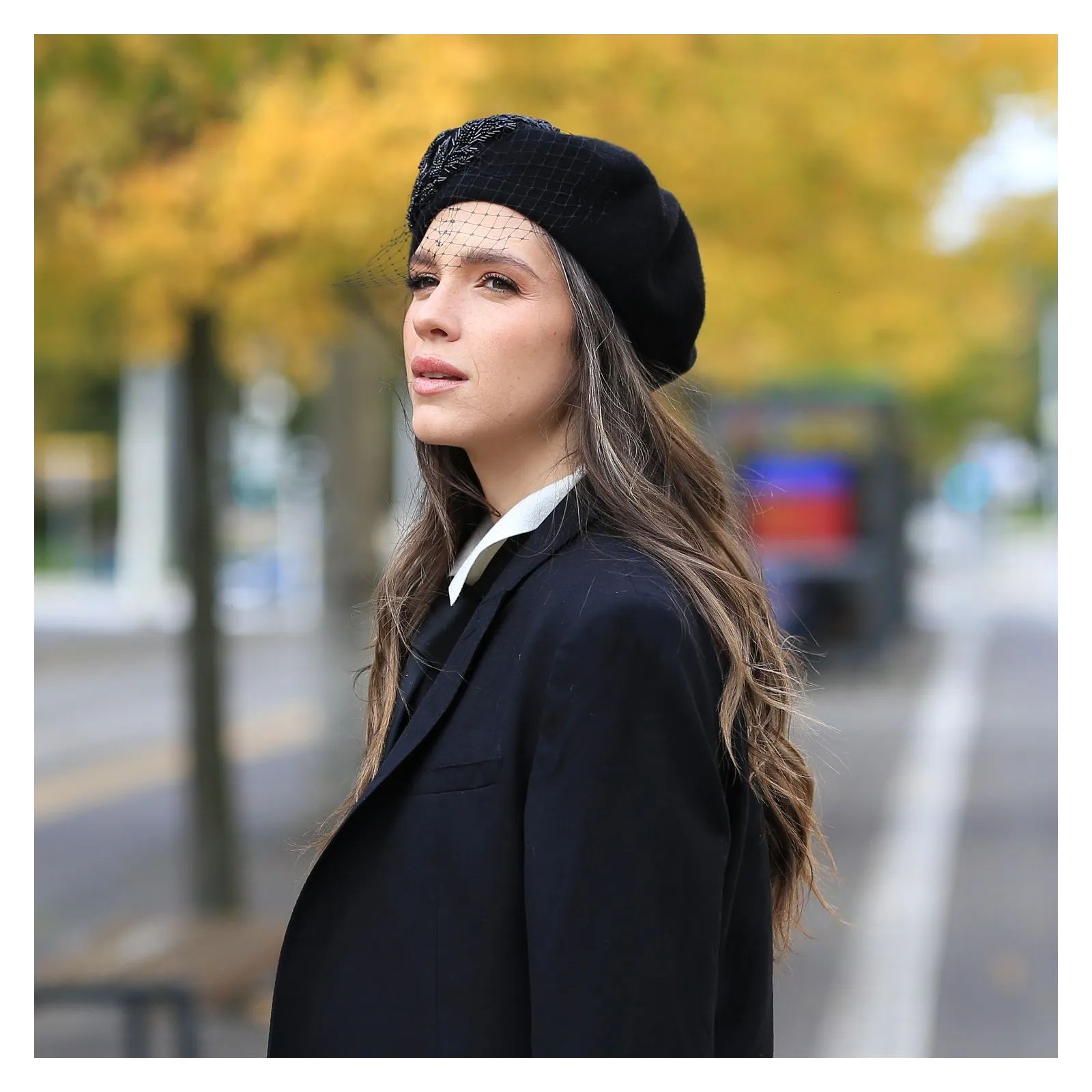 Ciepłe i eleganckie nakrycie głowy na pogrzeb.