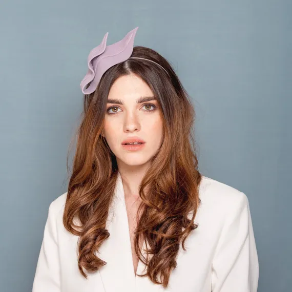 Nowoczesny stroik do włosów na wesele lila róż.