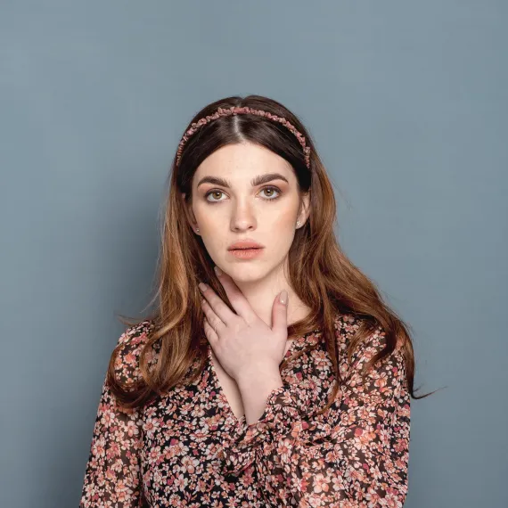 Złota biżuteryjna opaska z kamieniami naturalnymi nude.