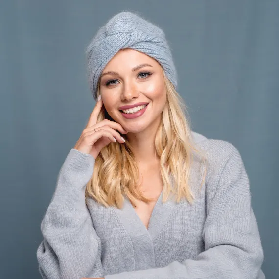 Stylowy turban na zimę błękitny. Stylowy turban na zimę błękitny.