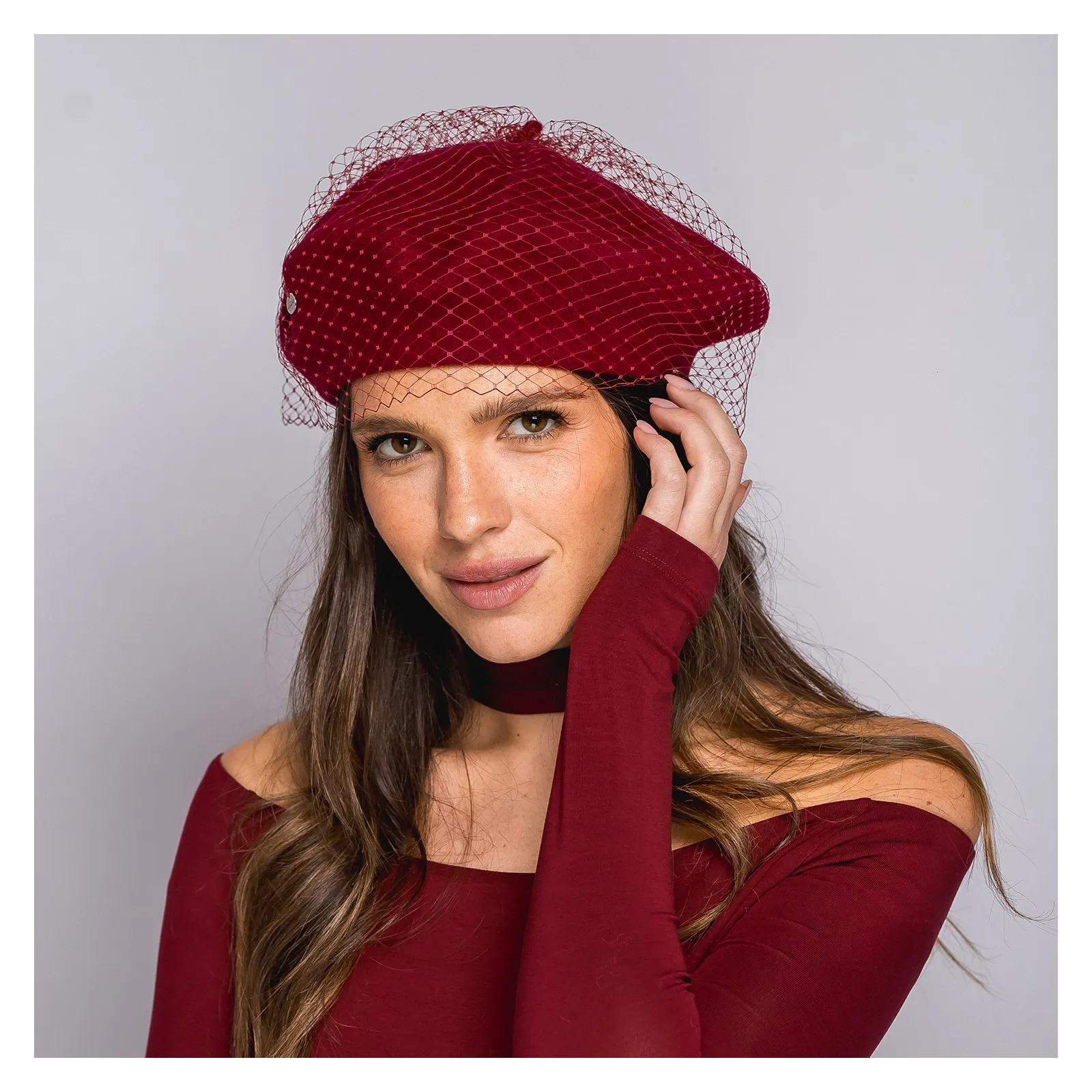 Stylowy beret z woalką i anteną, modny wełniany beret