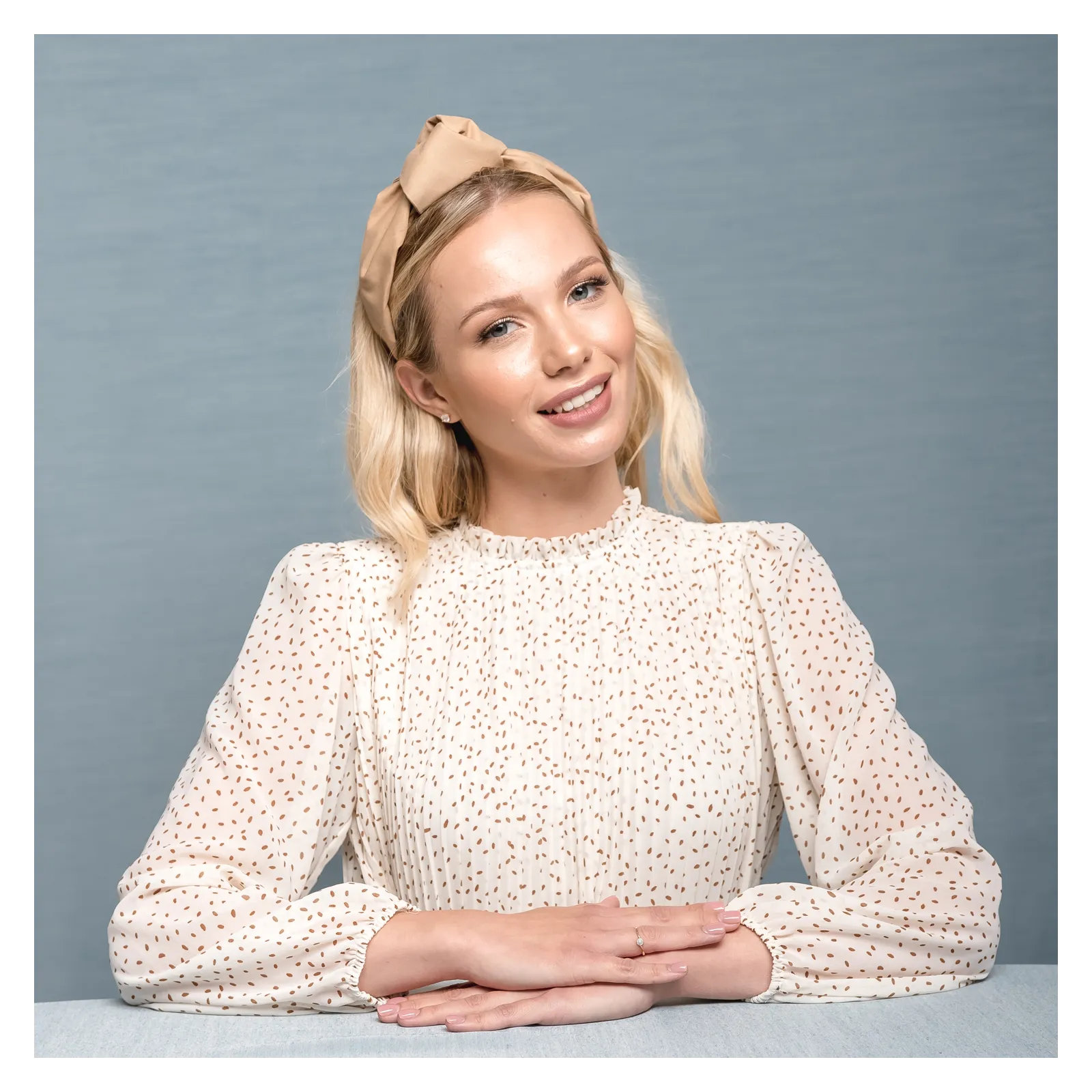 Opaska camel z węzłem polska marka. Opaska camel z węzłem polska marka.