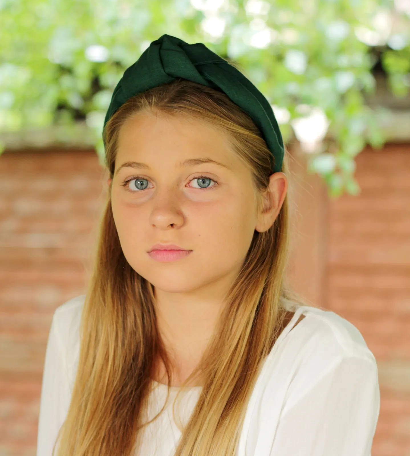 Modna opaska z wiązaniem z lnu butelkowa zieleń.