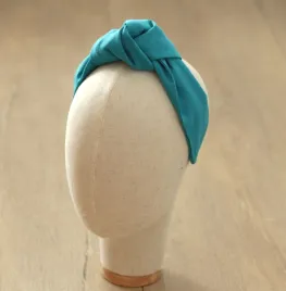 Turkusowa lniana opaska damska z węzłem.