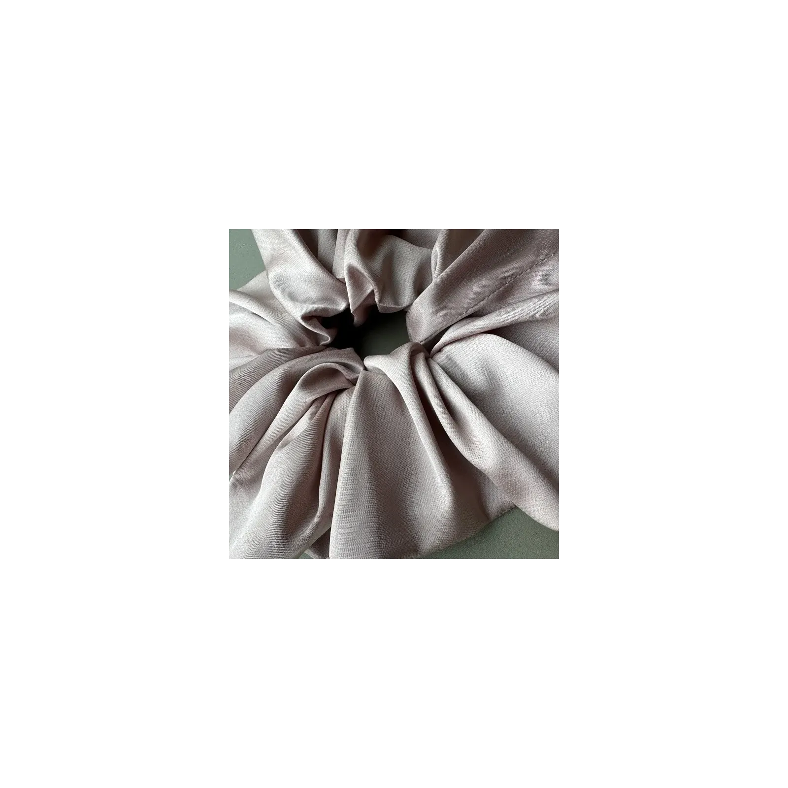 Gumka do włosów satynowa pudrowy róż mała.