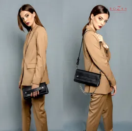 Czarna torebka ze skóry na każdą okazję.