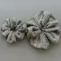Mała gumka scrunchie w beżową kratę